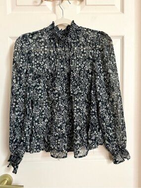 Black and white rabbit rose top